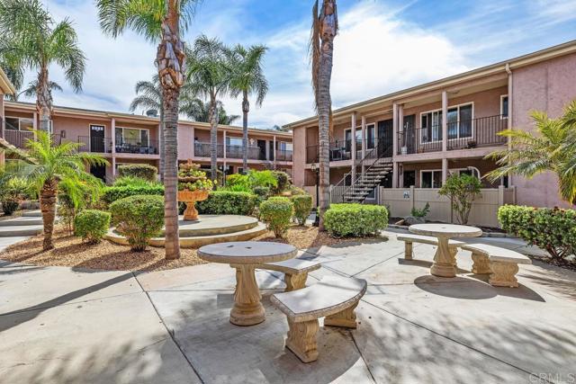 Detail Gallery Image 3 of 30 For 695 Sea Vale St 5e,  Chula Vista,  CA 91910 - 2 Beds | 2 Baths