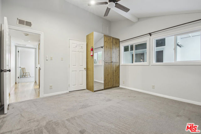 5527 Columbus Avenue, Sherman Oaks CA: https://media.crmls.org/mediaz/96cec24a-b7f1-47f1-9826-2cca2587875b.jpg
