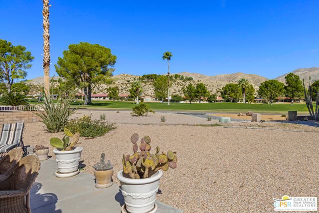64670 Pinehurst Circle, Desert Hot Springs CA: https://media.crmls.org/mediaz/96cee940-014f-4e86-8d64-94777eebb0d2.jpg