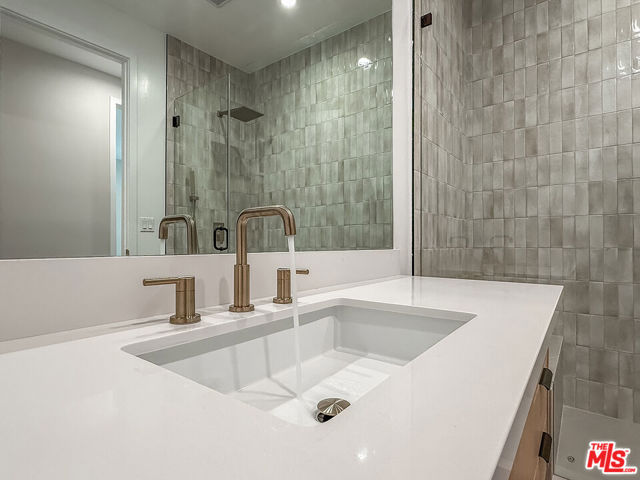 150 N Arnaz Drive, Beverly Hills CA: https://media.crmls.org/mediaz/96cef70e-d54f-439e-b24a-d68f1ebd2fec.jpg