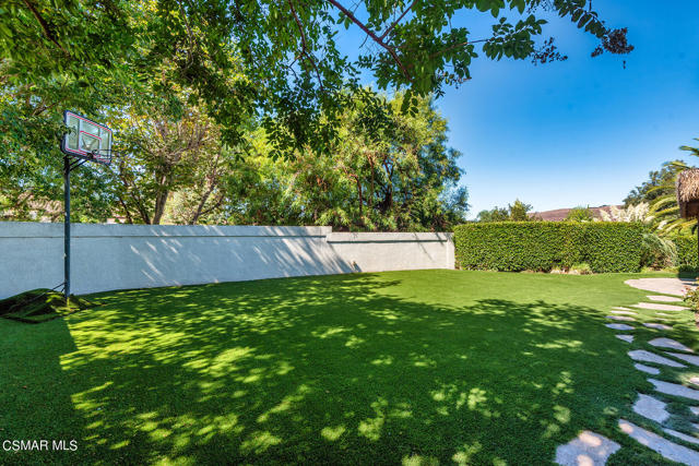 213 Heath Meadow Court, Simi Valley CA: https://media.crmls.org/mediaz/96cf04bf-26f5-4633-940b-bc16bef3c1d1.jpg