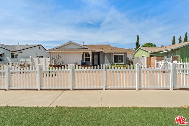 9313 Hayvenhurst Avenue, North Hills CA: https://media.crmls.org/mediaz/96cf14ca-e8a5-40f3-8989-e398b0313df8.jpg