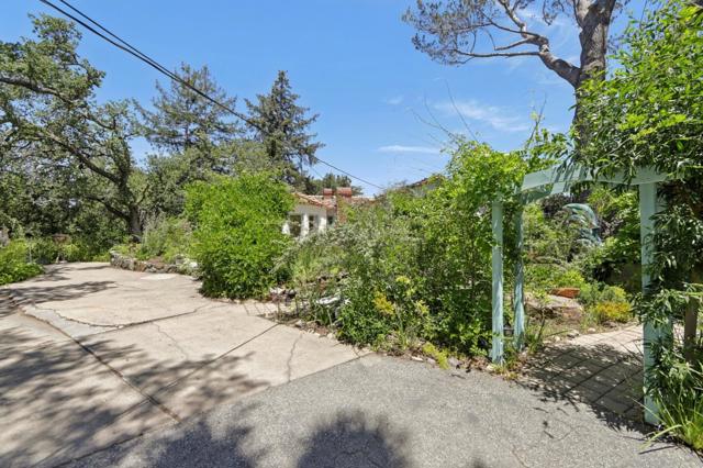 18211 Saratoga Los Gatos Road, Monte Sereno CA: https://media.crmls.org/mediaz/96cf759e-fe9d-4422-8e64-d2f56728ccf5.jpg