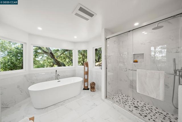 233 Melody Ln, Orinda CA: https://media.crmls.org/mediaz/96cfcc9a-9a9c-48e6-a038-e0af861ba85c.jpg