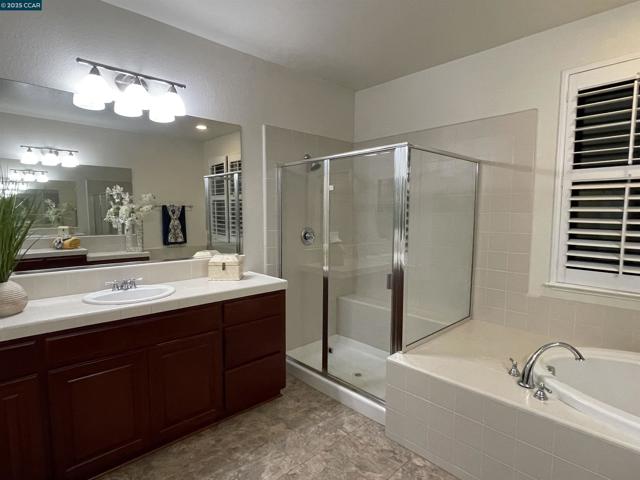 4150 Cherry Blossom Ln, Tracy CA: https://media.crmls.org/mediaz/96cfe58b-20ef-44a7-b6b6-8d806aee5b5c.jpg