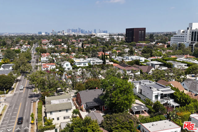 607 S Orange Drive, Los Angeles CA: https://media.crmls.org/mediaz/96d04dee-090e-469b-b521-4f8abcd1c788.jpg