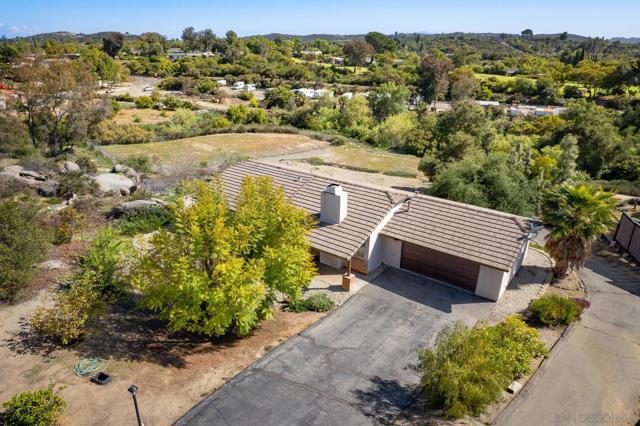 27301 Rowel Ct, Valley Center CA: https://media.crmls.org/mediaz/96d05788-c429-469b-aee5-6c988c5c2988.jpg