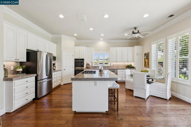 109 Forest Hill, Clayton CA: https://media.crmls.org/mediaz/96d058e2-011e-47b6-b877-108731626b25.jpg