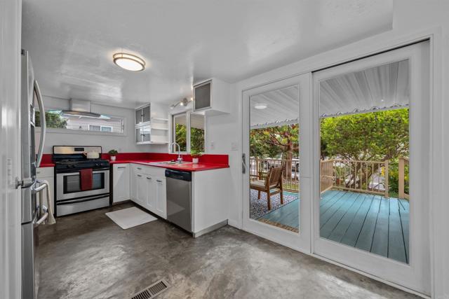 Detail Gallery Image 4 of 28 For 699 N Vulcan Ave Spc 133, Encinitas,  CA 92024 - 2 Beds | 2 Baths