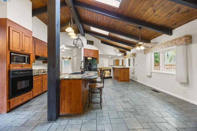 699 Fiesta Place, Hayward CA: https://media.crmls.org/mediaz/96d1171e-2fc4-44d2-9dfb-c743b3b4f72a.jpg