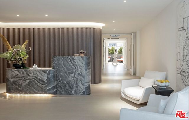 9200 Wilshire Blvd, Beverly Hills CA: https://media.crmls.org/mediaz/96d17f1e-9517-40b2-9798-6e67245efe8e.jpg