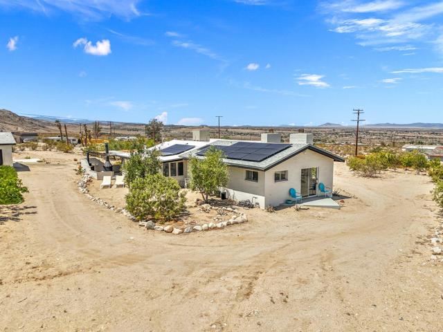 7648 Araby Avenue, 29 Palms CA: https://media.crmls.org/mediaz/96d216c1-e3d9-47f5-bf4a-ec8d8d1f7327.jpg