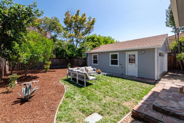 923 Grand Street, Redwood City CA: https://media.crmls.org/mediaz/96d22147-b474-49f9-b314-70f1f559d680.jpg