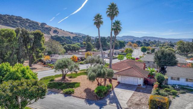 20090 Portola Drive, Salinas CA: https://media.crmls.org/mediaz/96d36bf1-be48-4836-ae2b-9944128d243b.jpg