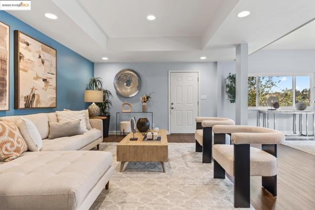 6533 Chelton DR, Oakland CA: https://media.crmls.org/mediaz/96d4c0d3-444e-4bc6-8a6f-1fc3e7660b49.jpg