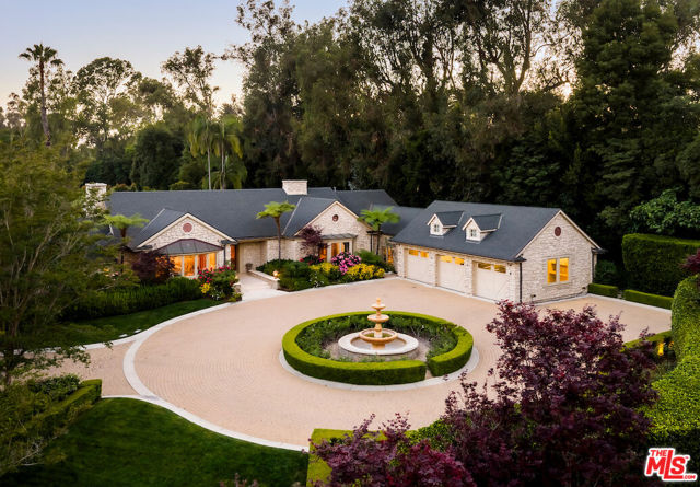 9996 Sunset Boulevard, Beverly Hills CA: https://media.crmls.org/mediaz/96d4ccf1-f254-474b-b364-9dfaabc8f05a.jpg