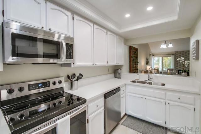 12242 Paseo Lucido, San Diego CA: https://media.crmls.org/mediaz/96d51bb4-b0d3-41b4-a473-1ff3ec606282.jpg