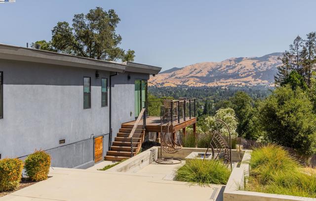 5 Sky Terrace, Danville CA: https://media.crmls.org/mediaz/96d525ef-79dc-466d-9383-9b868a05b192.jpg