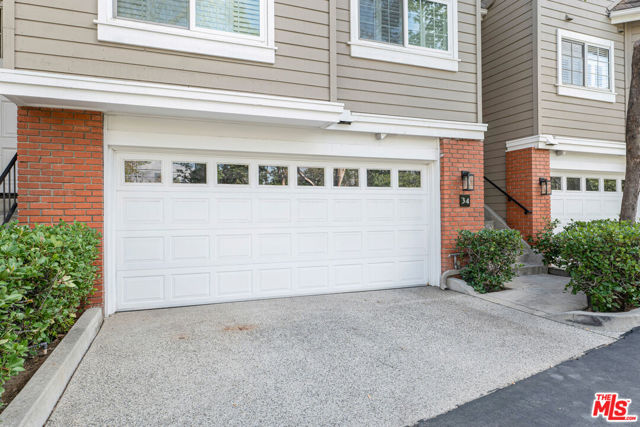 20950 Oxnard Street, Woodland Hills CA: https://media.crmls.org/mediaz/96d52a15-c72c-46b2-bd33-df77680fc12d.jpg