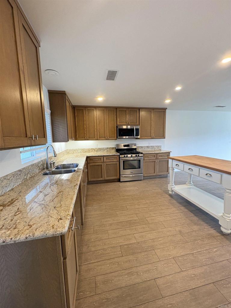 1295 Discovery St - photo 2