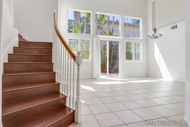 5423 Foxtail Loop, Carlsbad CA: https://media.crmls.org/mediaz/96d5ff5d-d58f-44e0-95f4-6514ae03665b.jpg