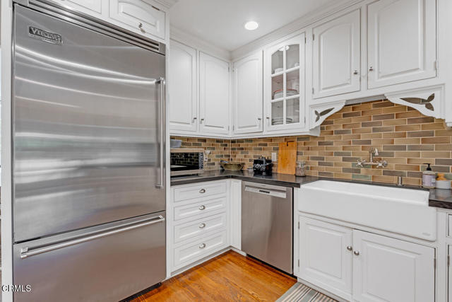 110 Glen Summer Road, Pasadena CA: https://media.crmls.org/mediaz/96d694c1-0e22-4d7a-8aaa-05c35b9145fe.jpg