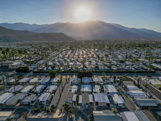 88 Dunes Circle, Cathedral City CA: https://media.crmls.org/mediaz/96d72c1d-6aba-47c4-bfca-c50b3ca0d186.jpg