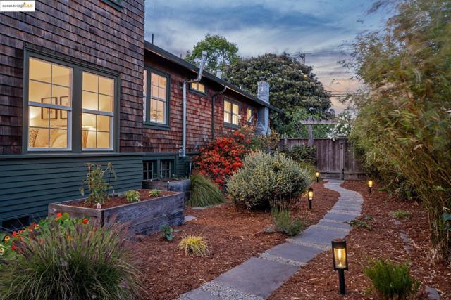 1350 Curtis St, Berkeley CA: https://media.crmls.org/mediaz/96d75d0d-6c8c-4cad-ab15-e103594c0d34.jpg