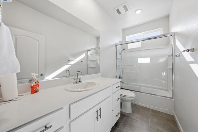 4158 Markovich Ct, Richmond CA: https://media.crmls.org/mediaz/96d780f4-232c-4843-bc49-aa3007ecfd72.jpg