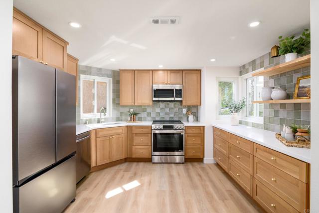 Detail Gallery Image 12 of 32 For 12142 Royal Birkdale Row F, San Diego,  CA 92128 - 2 Beds | 2 Baths