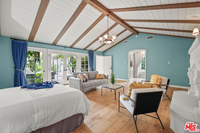 2005 Chilton Drive, Glendale CA: https://media.crmls.org/mediaz/96d817e1-1c7d-455f-a44e-278cf7ef77bc.jpg