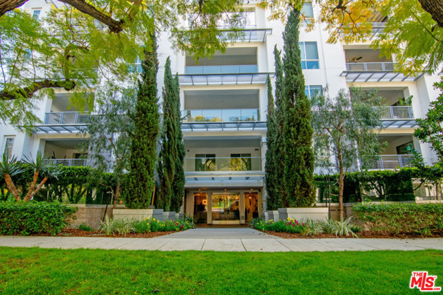 Image 2 for 460 N Palm Dr #303, Beverly Hills, CA 90210