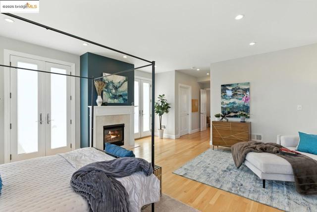 280 Monterey Blvd., San Francisco CA: https://media.crmls.org/mediaz/96d912e1-1c82-404b-b9cc-99801191db3f.jpg