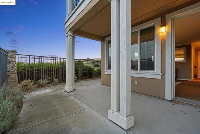 6686 Chalk Hill Ln, Vallejo CA: https://media.crmls.org/mediaz/96d93644-4cc0-4120-b0fe-380b8d8eb358.jpg