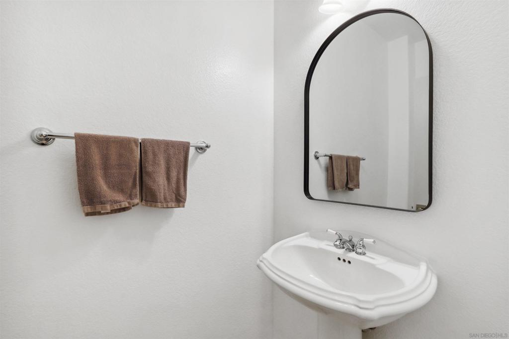 https://media.crmls.org/mediaz/96d944a4-b87e-4f0a-8593-32dafff4b802.jpg?preset=X-Large