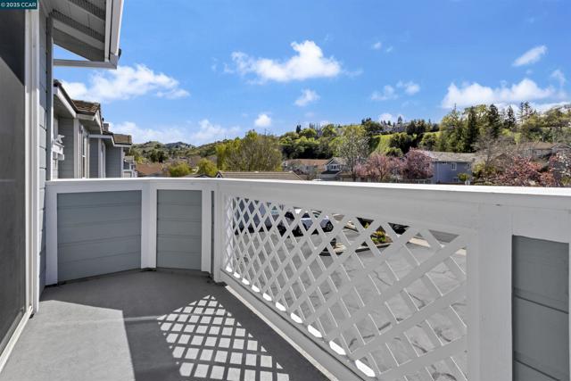 4605 Keller Ridge Dr, Clayton CA: https://media.crmls.org/mediaz/96d9ba80-06b0-4ae1-8e95-f5cbf8c5eed2.jpg