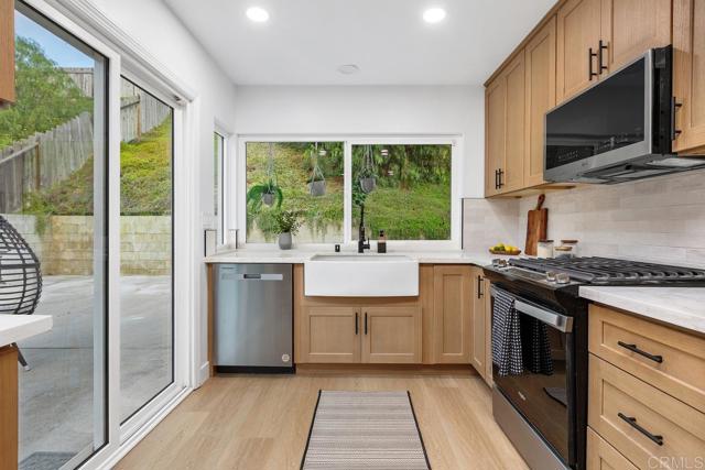 Detail Gallery Image 7 of 46 For 1356 Pleasant Hill St, Escondido,  CA 92026 - 3 Beds | 2 Baths