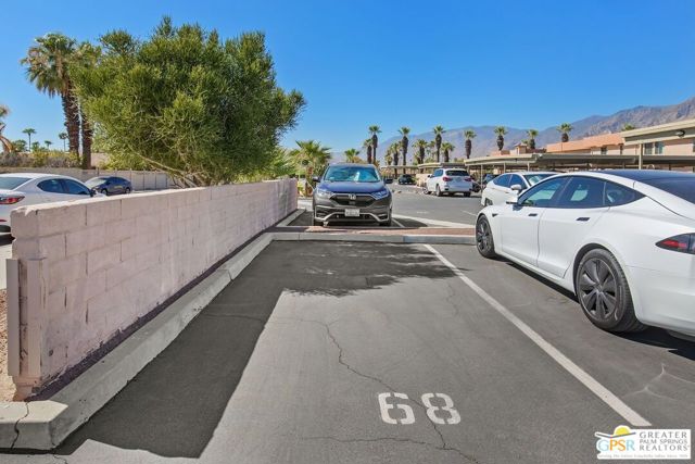 400 N Sunrise Way, Palm Springs CA: https://media.crmls.org/mediaz/96da6e19-ccf1-43b7-ab35-cf3d4a92bcfe.jpg