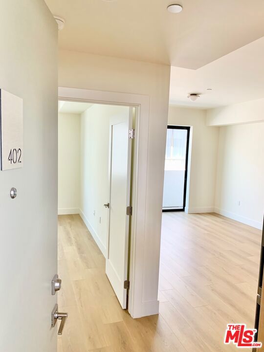 1822 Overland Avenue, Los Angeles CA: https://media.crmls.org/mediaz/96daea9e-5da6-4c98-97a1-826dc86555f7.jpg