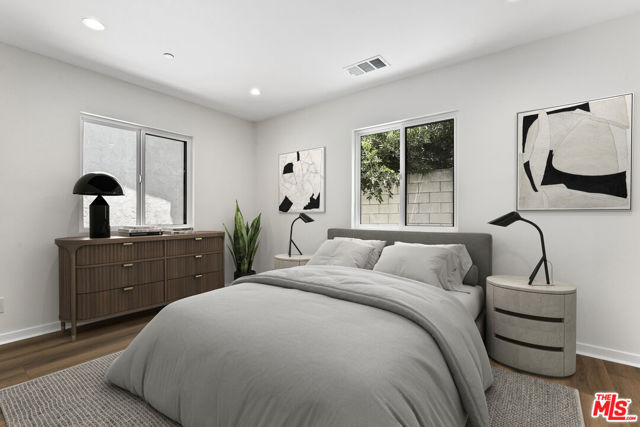 2700 S Palm Grove Avenue, Los Angeles CA: https://media.crmls.org/mediaz/96db5426-f34d-498d-a1ec-943980fe6f86.jpg