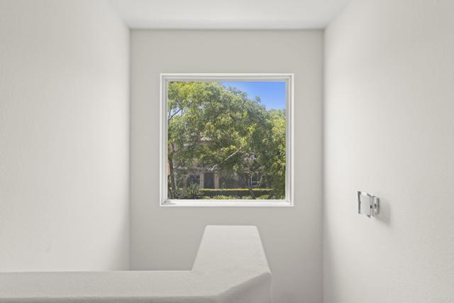 Detail Gallery Image 15 of 38 For 6084 Citracado Cir, Carlsbad,  CA 92009 - 3 Beds | 2/1 Baths