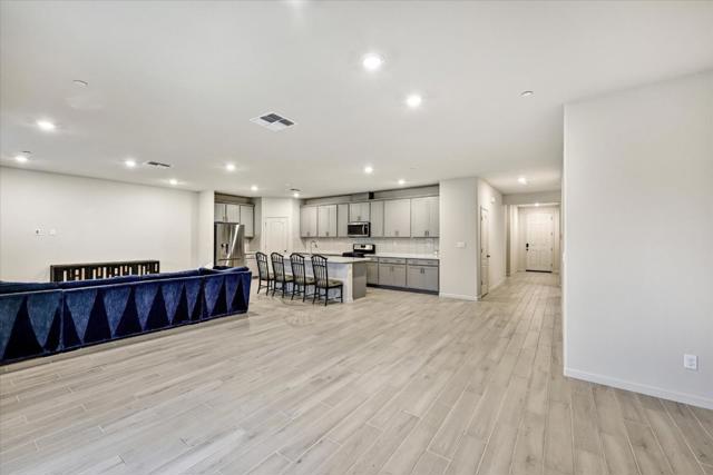 701 Pahl Court, Lincoln CA: https://media.crmls.org/mediaz/96dc4e53-e3e4-4628-888f-9e2cdf253017.jpg