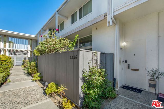 5326 Fairview Boulevard, Los Angeles CA: https://media.crmls.org/mediaz/96dc5d81-3cc0-4855-b42e-f7226519ea62.jpg