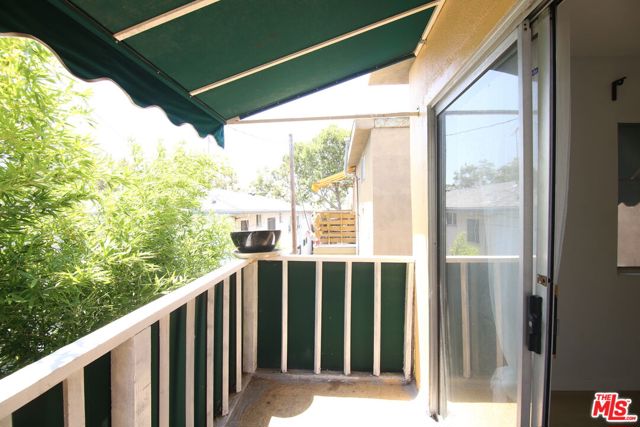 1028 N Hayworth Avenue, West Hollywood CA: https://media.crmls.org/mediaz/96dc6a00-251c-4dcc-9311-2c7c5c92b5b2.jpg