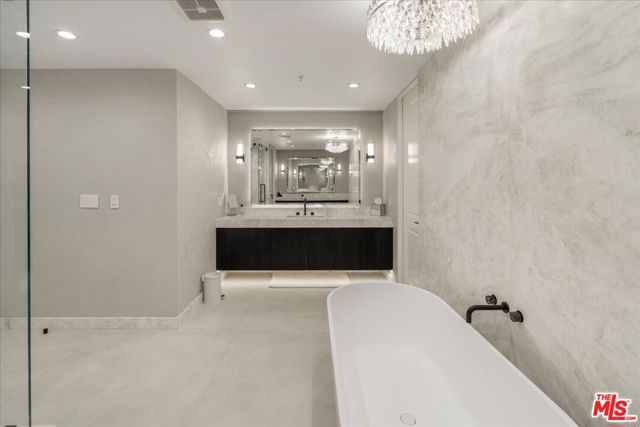 10490 Wilshire Boulevard, Los Angeles CA: https://media.crmls.org/mediaz/96dd5aec-a76e-4e22-a6d5-526577830d87.jpg