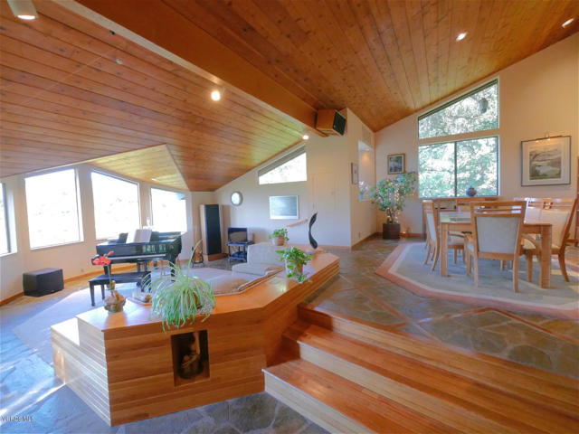 2442 Valley Meadow Drive, Oak View CA: https://media.crmls.org/mediaz/96dd7fd6-a4a1-4c27-83c4-eb8aa713a304.jpg