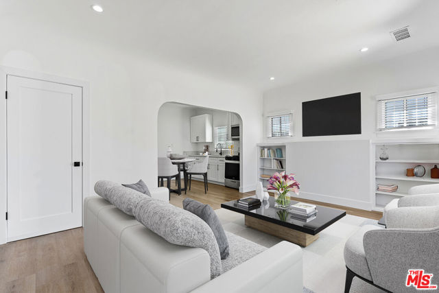 2832 12th Avenue, Los Angeles CA: https://media.crmls.org/mediaz/96dda973-d78d-4e53-b335-a997534c1b2c.jpg