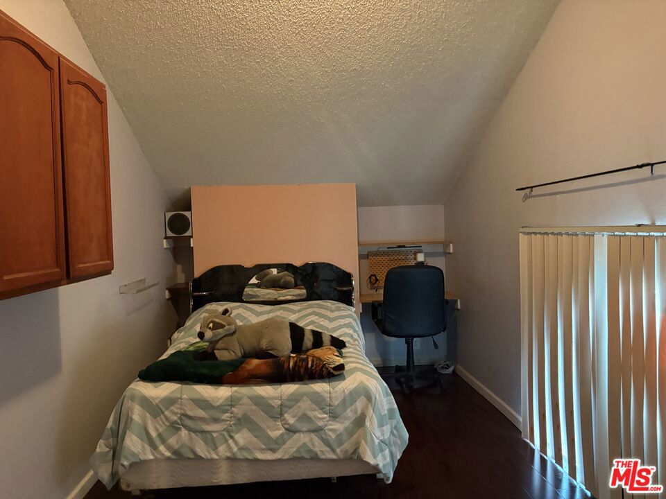 https://media.crmls.org/mediaz/96dde417-224a-4f90-b42a-426dbc2bc4b3.jpg?preset=X-Large