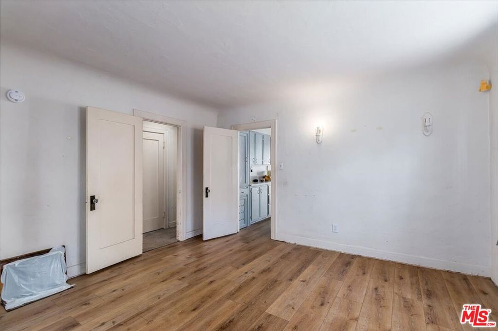https://media.crmls.org/mediaz/96de13f6-0783-4999-81c6-3cbeaa967445.jpg?preset=X-Large
