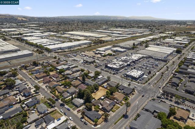 13608 Doolittle, San Leandro CA: https://media.crmls.org/mediaz/96de2918-b8ee-4535-a247-c721fc703917.jpg